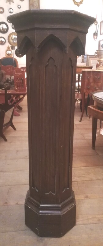 Wood gothic style column